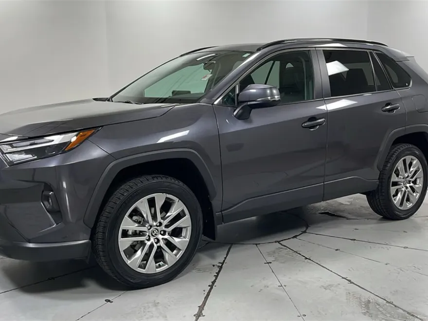 2023 Toyota RAV4 XLE Premium photo 1