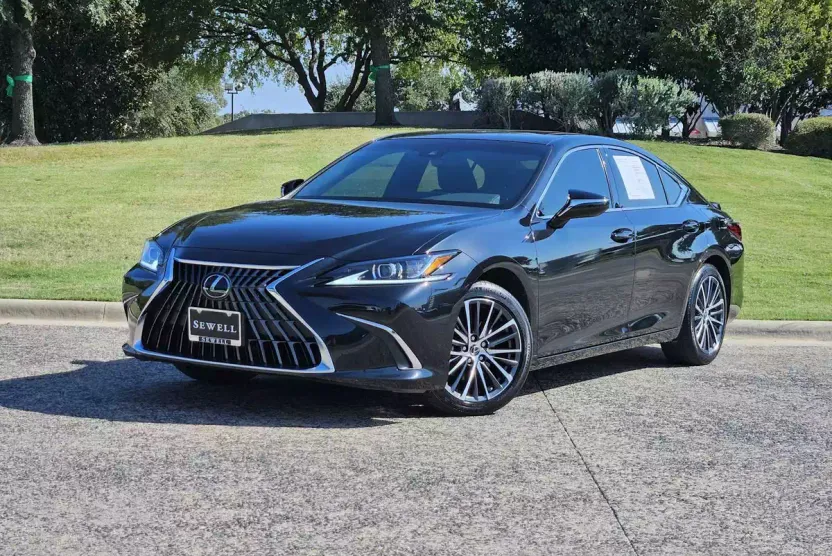 2023 Lexus ES 300h photo 1