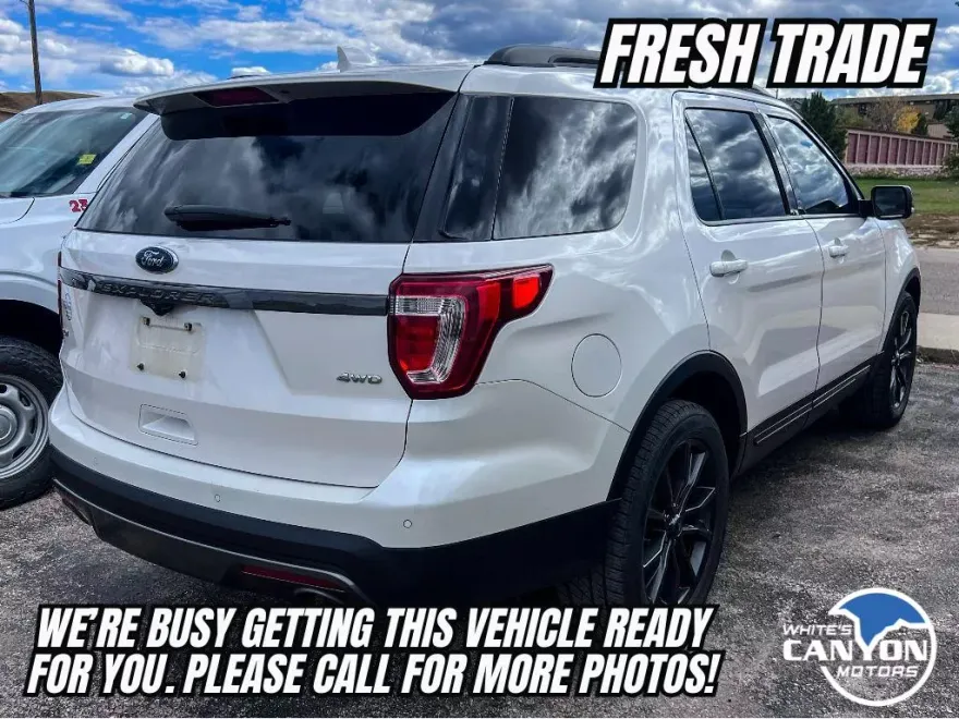 2017 Ford Explorer XLT photo 1