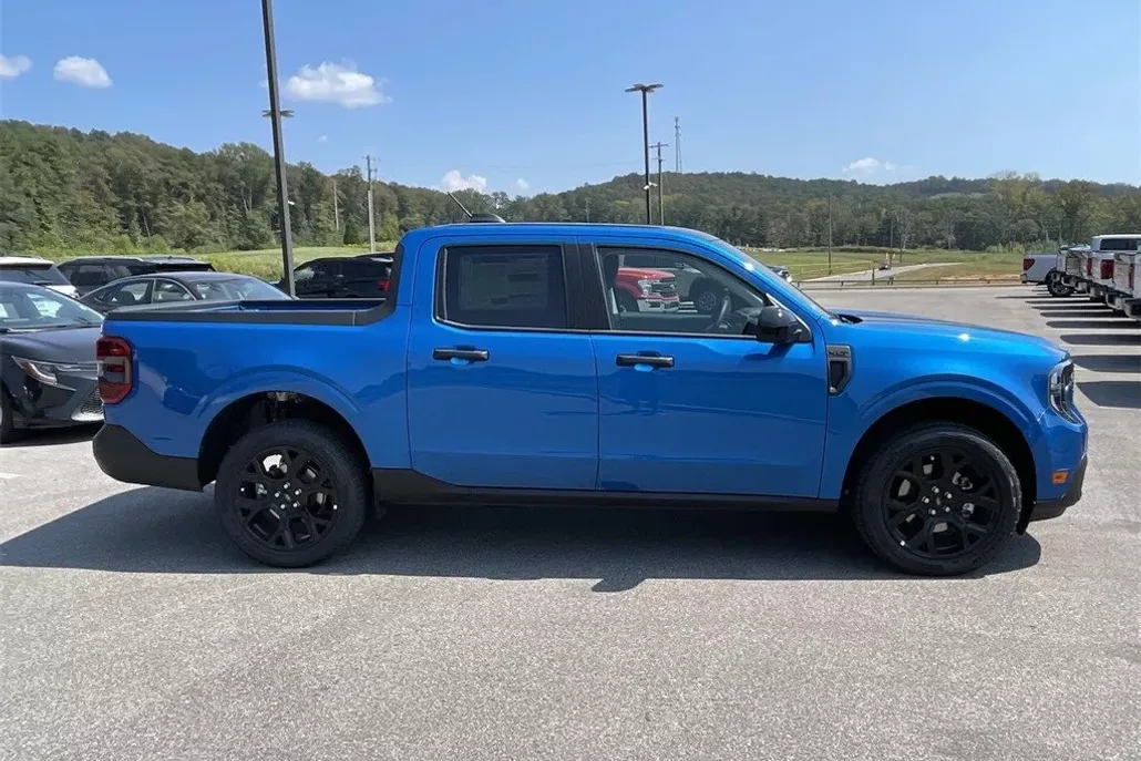 2025 Ford Maverick XLT photo 1