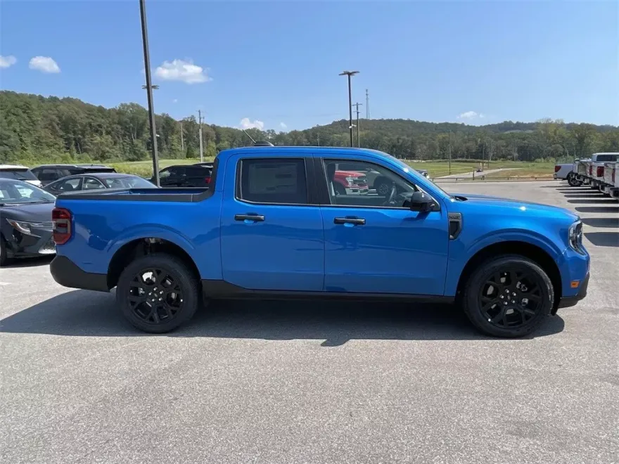 2025 Ford Maverick XLT photo 1