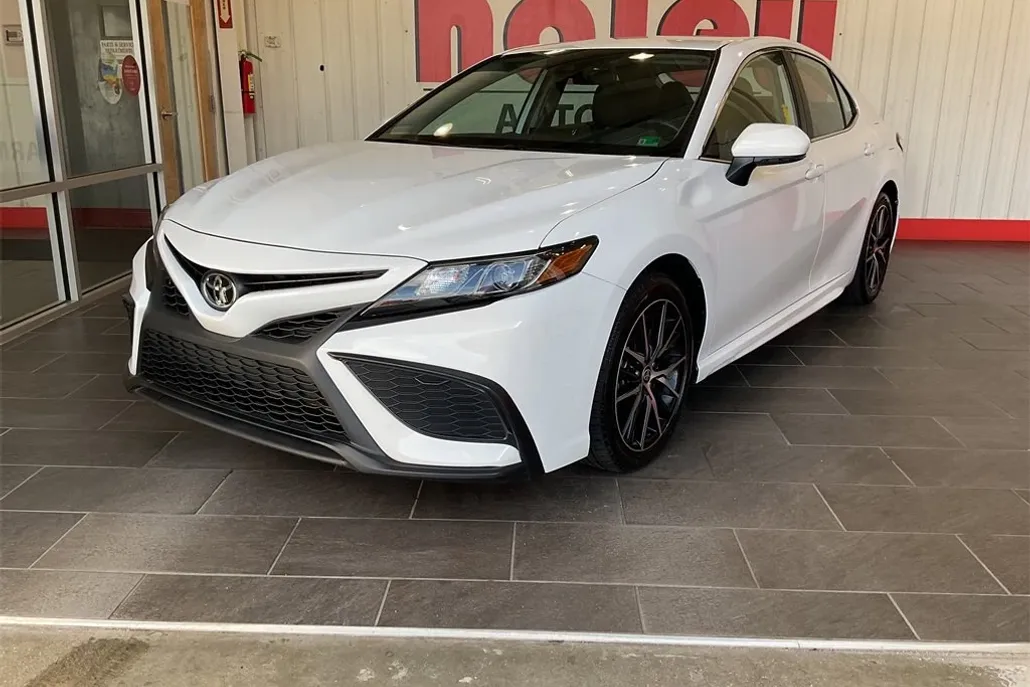 2024 Toyota Camry SE photo 1