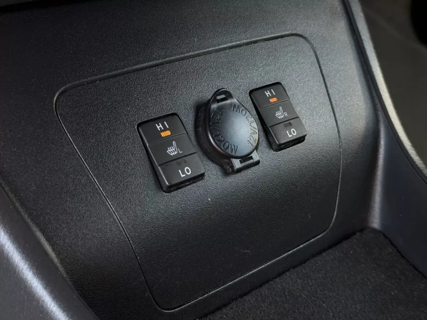 2015 Toyota Prius Plug-in Hybrid Advanced photo 25