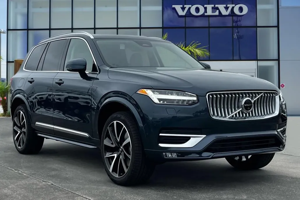2025 Volvo XC90 Plus photo 1