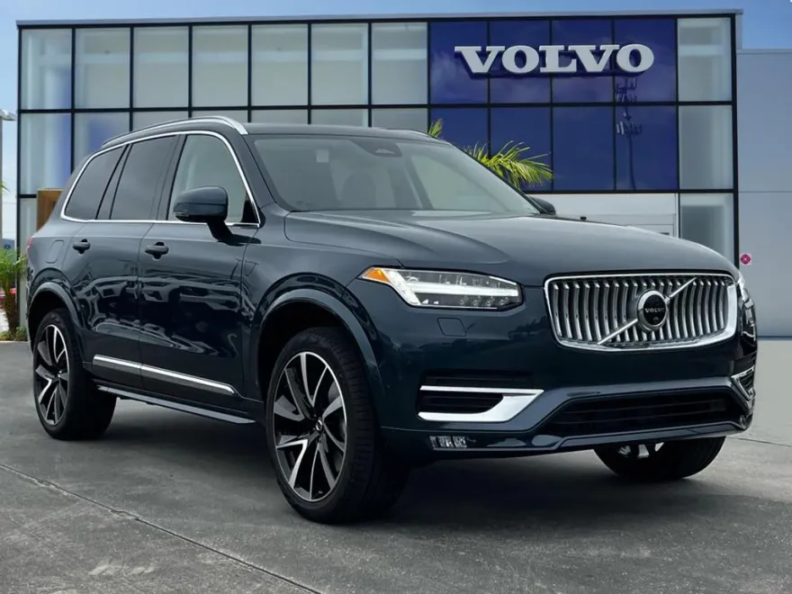 2025 Volvo XC90 Plus photo 1