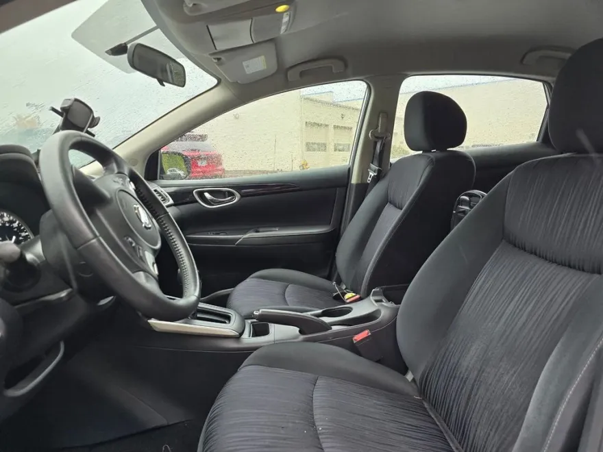 2019 Nissan Sentra SV photo 1