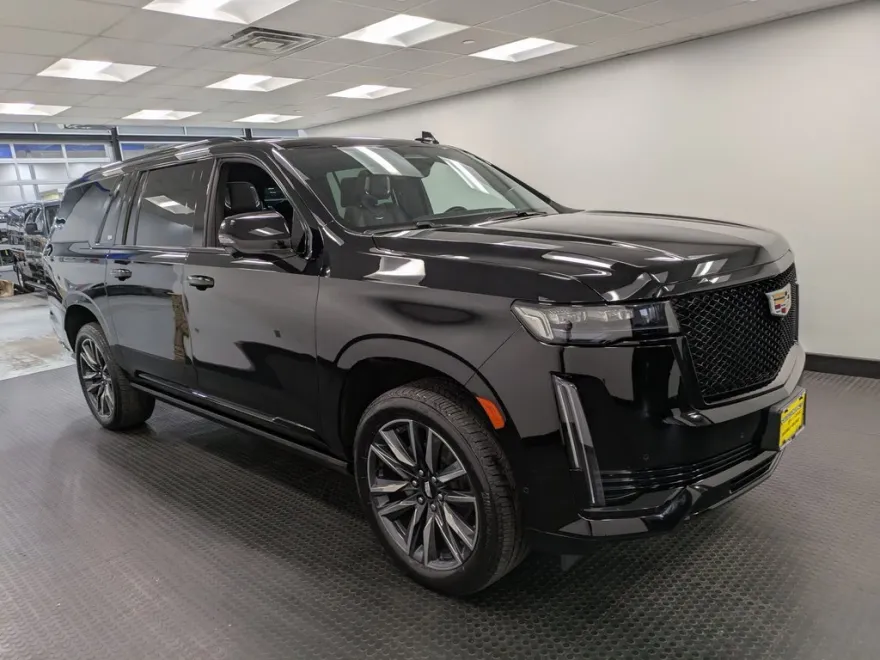 2023 Cadillac Escalade ESV Sport Platinum photo 1