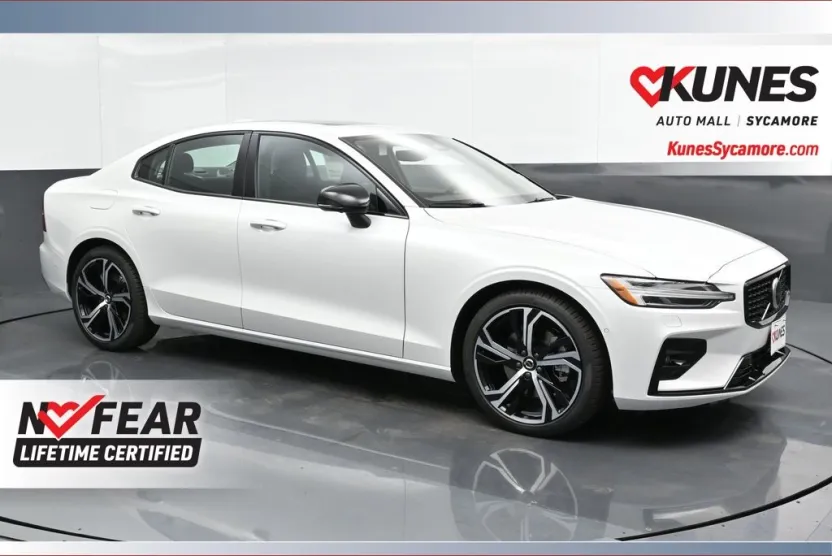 2025 Volvo S60 B5 Plus photo 1