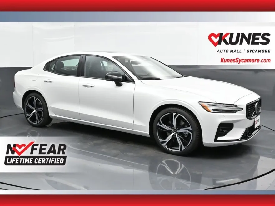 2025 Volvo S60 B5 Plus photo 1
