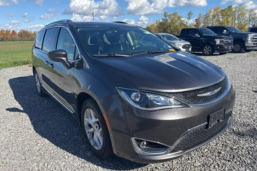 2020 Chrysler Pacifica Touring L photo 1