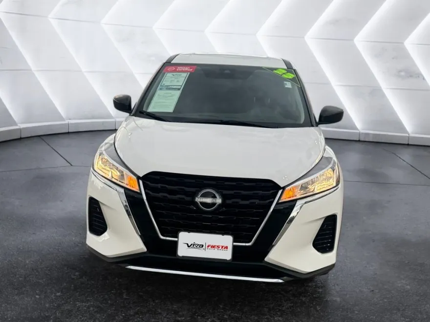 2023 Nissan Kicks S photo 1