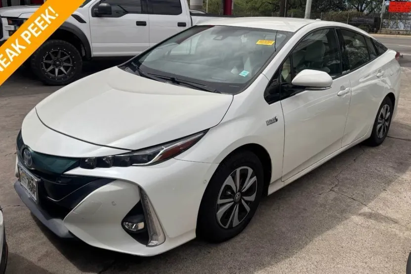 2017 Toyota Prius Prime Advanced photo 1