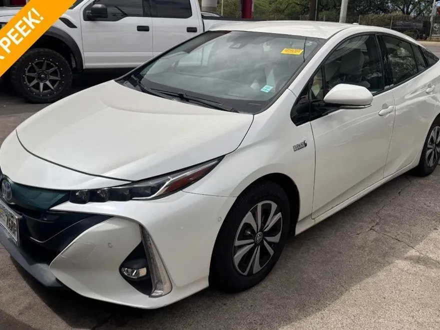 2017 Toyota Prius Prime Advanced photo 1