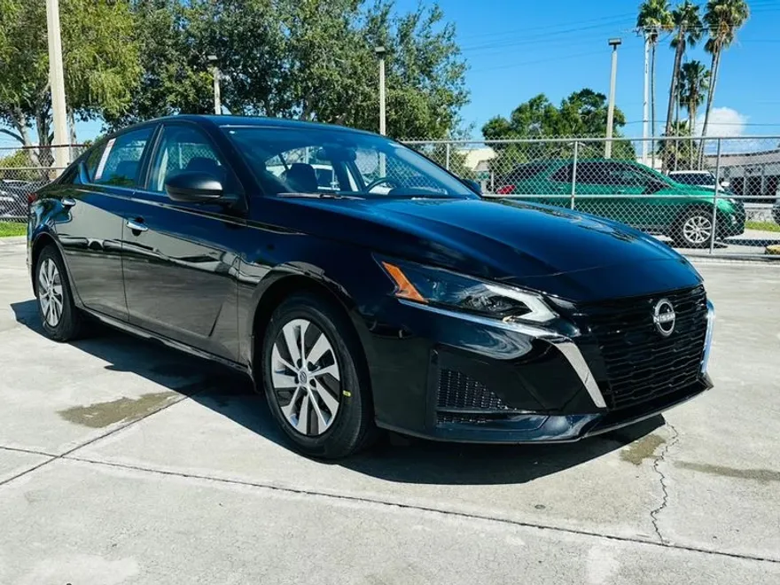 2025 Nissan Altima S photo 1