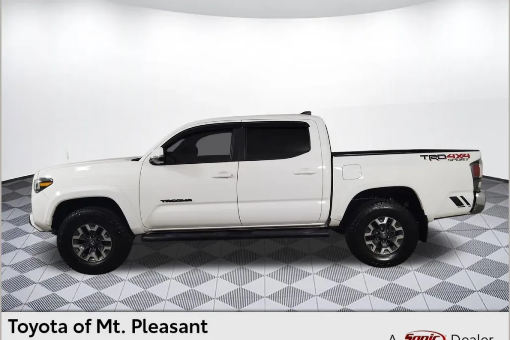 2023 Toyota Tacoma SR V6 photo 1