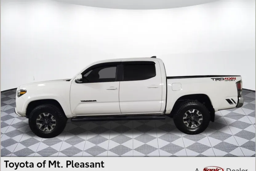 2023 Toyota Tacoma SR V6 photo 1