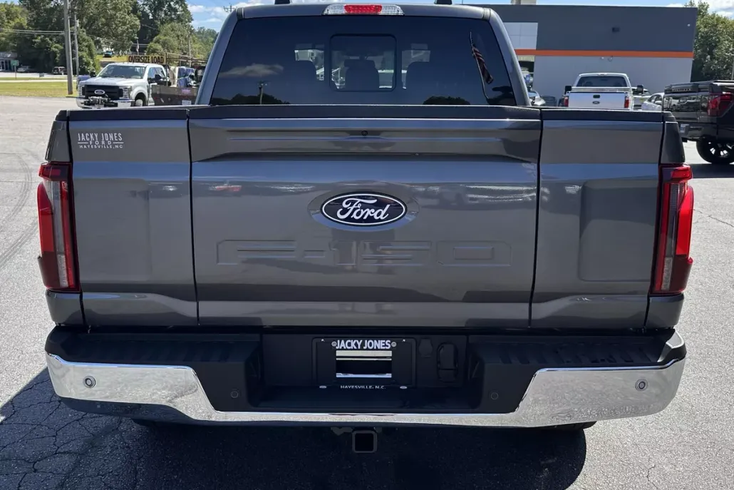 2025 Ford F-150 Lariat photo 1