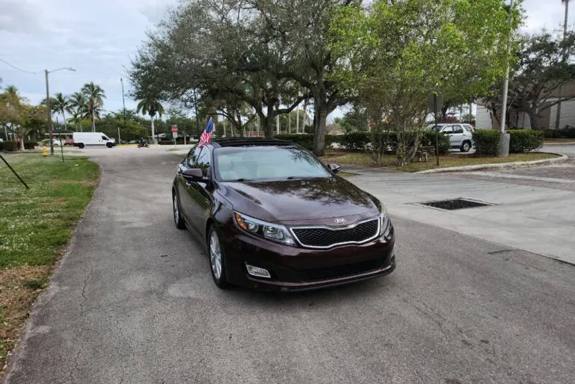 2014 Kia Optima EX photo 1