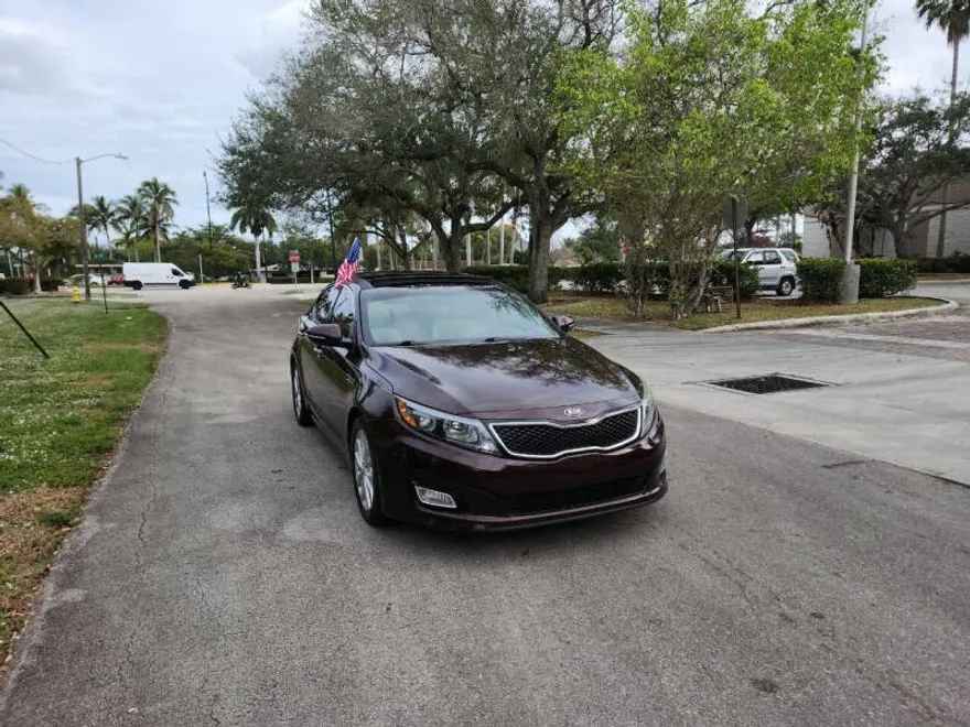 2014 Kia Optima EX photo 1