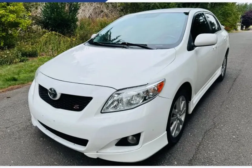 2010 Toyota Corolla photo 1
