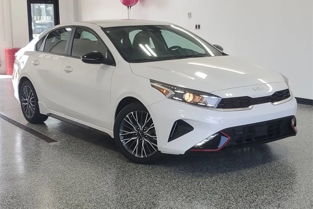 2023 Kia Forte GT-Line photo 1
