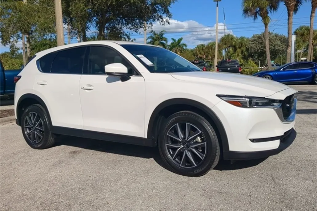 2017 Mazda CX-5 Grand Touring photo 1