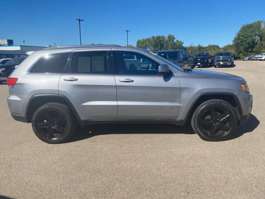2015 Jeep Grand Cherokee Laredo photo 1