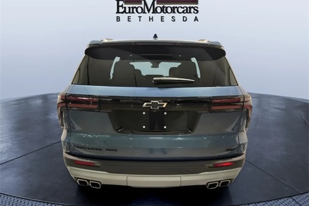 2025 Chevrolet Traverse Z71 photo 1