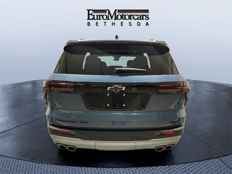 2025 Chevrolet Traverse Z71 photo 1