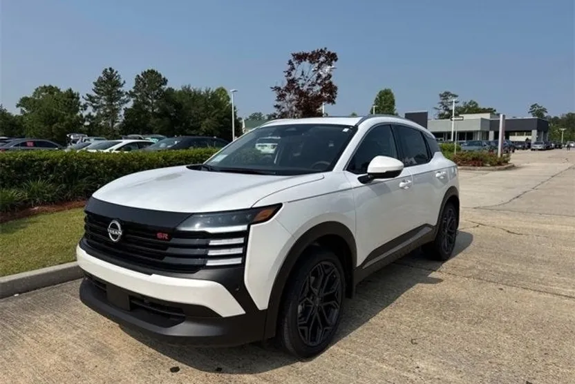 2025 Nissan Kicks SR photo 1