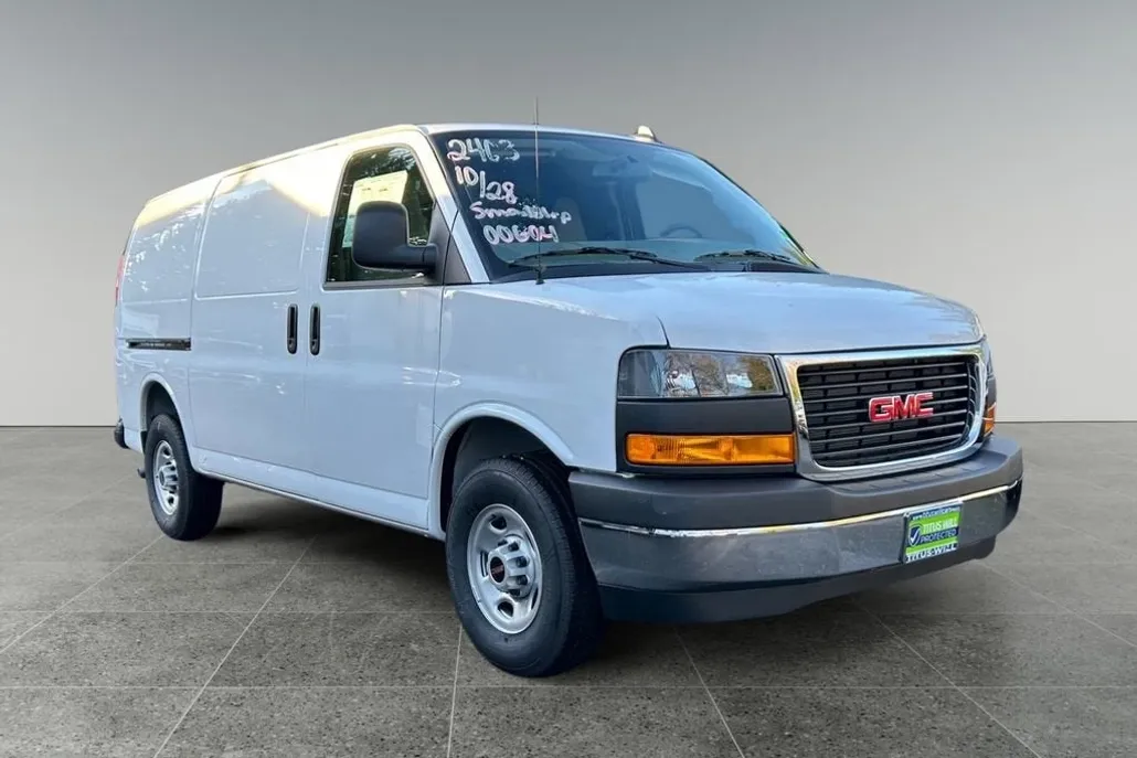 2025 Gmc Savana Cargo 2500 photo 1