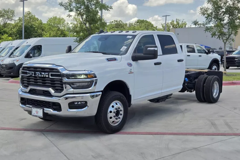 2025 Ram 3500 Tradesman photo 1