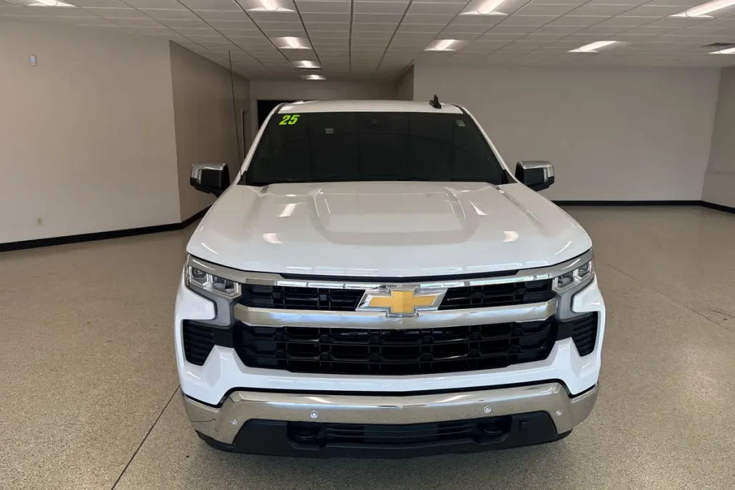 2025 Chevrolet Silverado 1500 LT photo 1