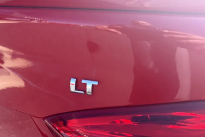 2017 Chevrolet Cruze LT photo 1