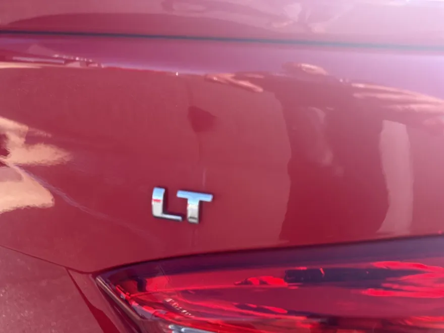 2017 Chevrolet Cruze LT photo 1