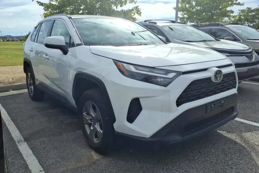 2023 Toyota RAV4 XLE photo 1