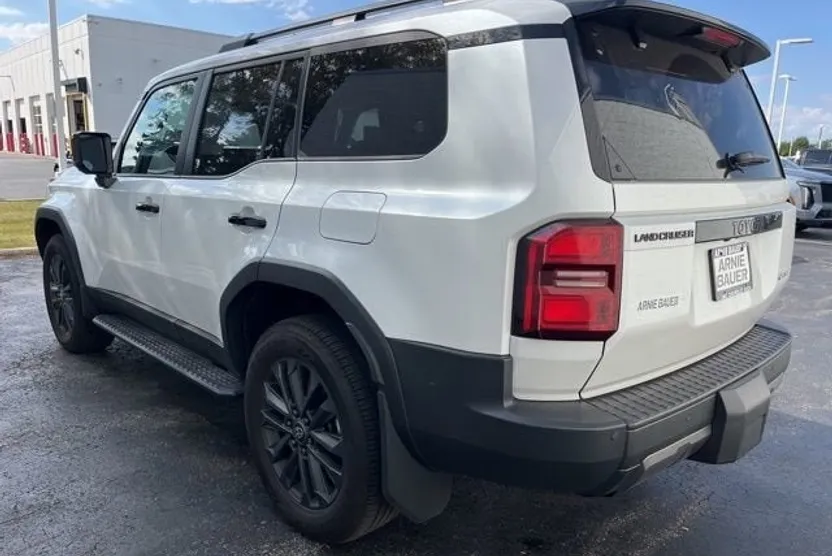 2024 Toyota Land Cruiser photo 1