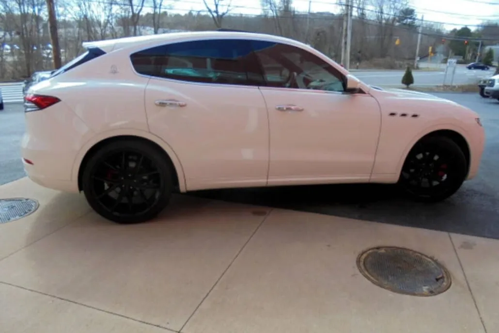 2021 Maserati Levante Base photo 1