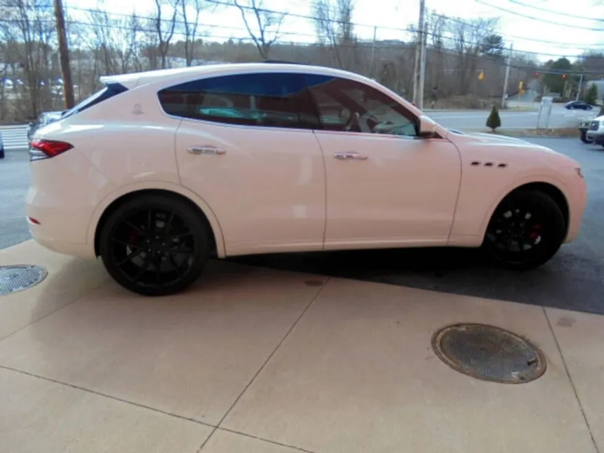 2021 Maserati Levante Base photo 1