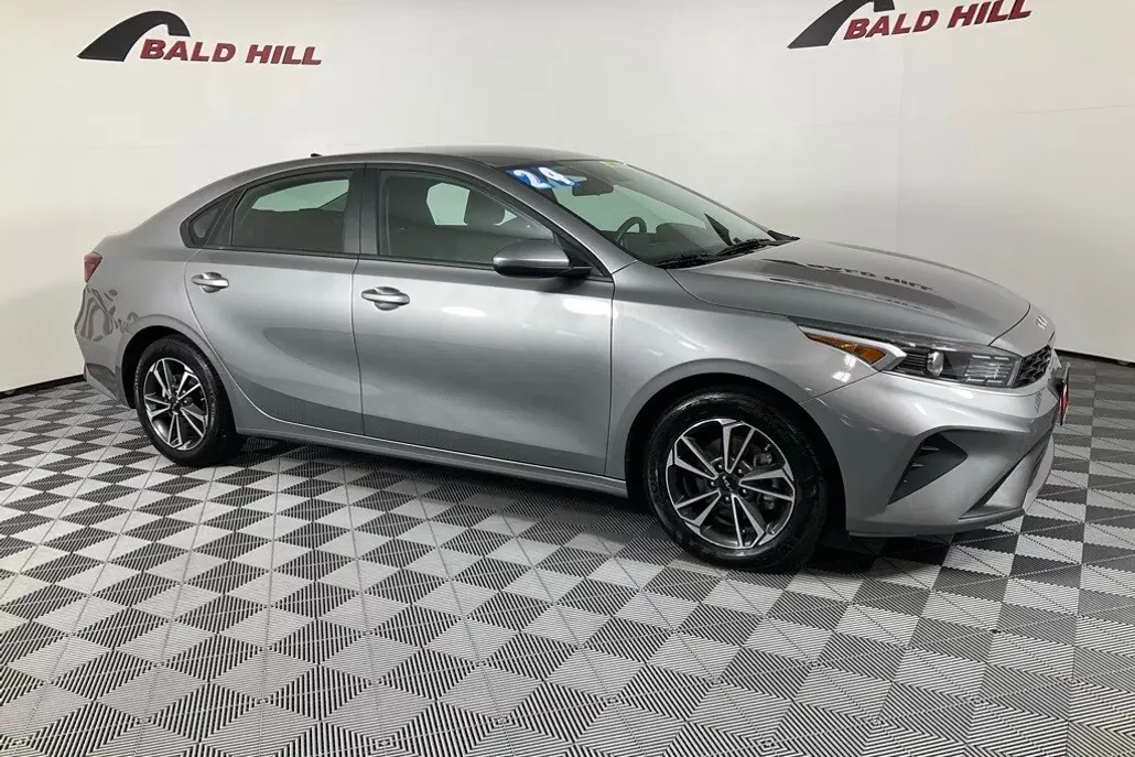 2024 Kia Forte LXS photo 1