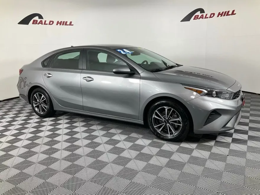 2024 Kia Forte LXS photo 1