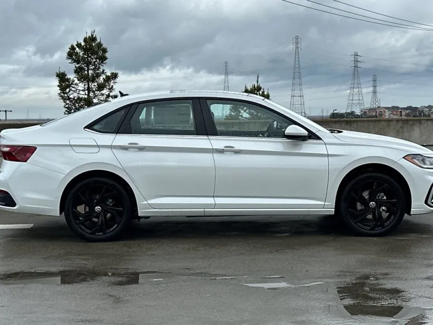 2025 Volkswagen Jetta 1.5T SE photo 1