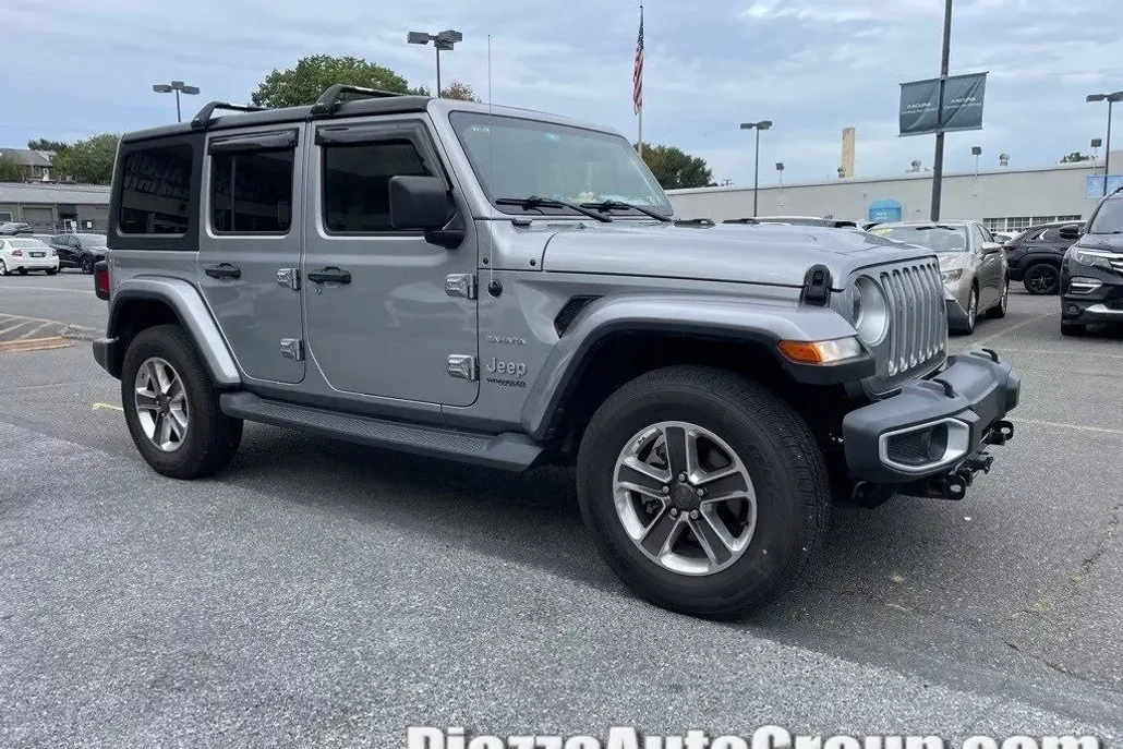 2019 Jeep Wrangler Unlimited Sahara photo 1