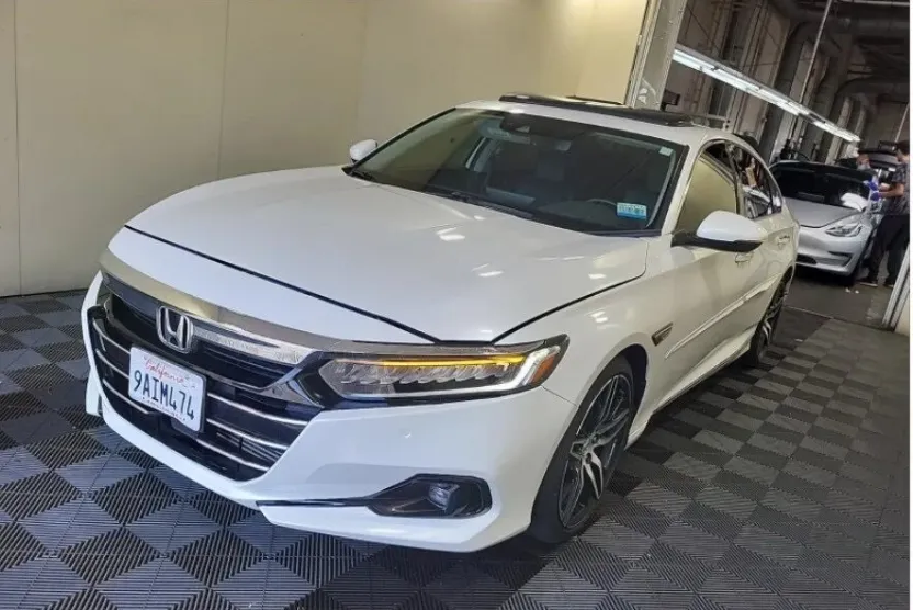 2021 Honda Accord Touring 2.0T photo 1