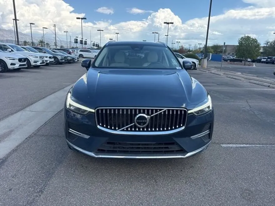 2023 Volvo XC60 B5 Plus photo 1