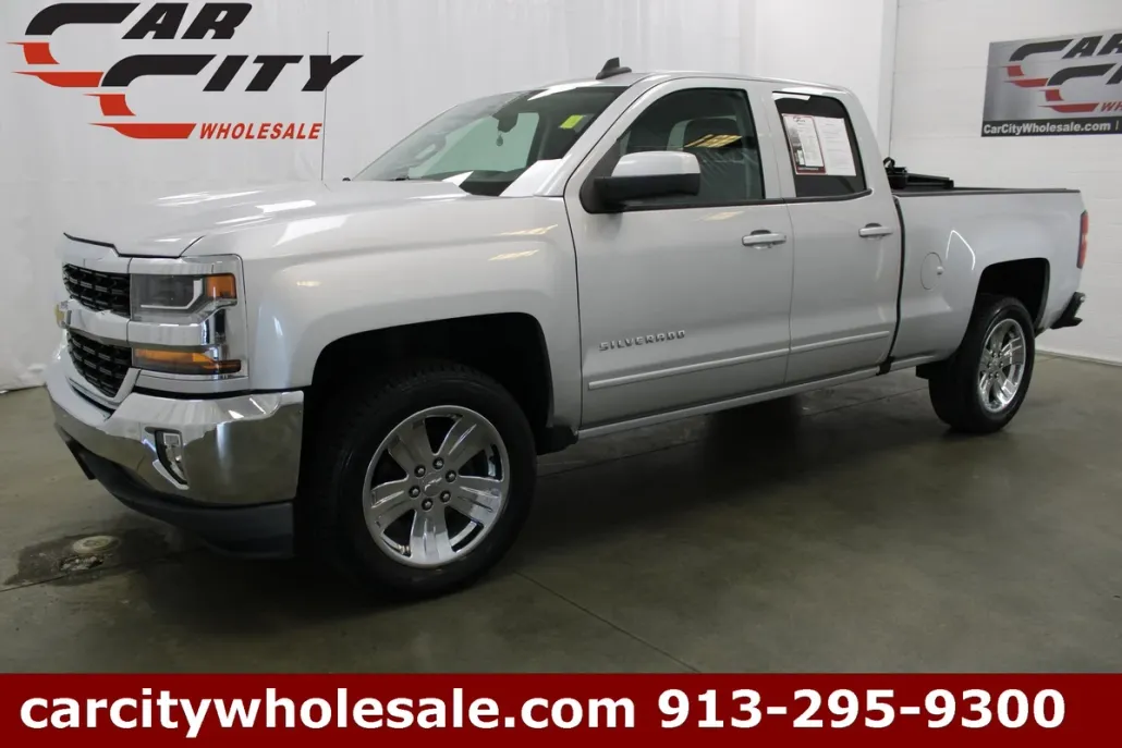 2017 Chevrolet Silverado 1500 LT photo 1