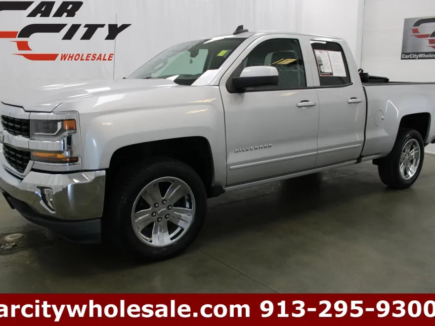 2017 Chevrolet Silverado 1500 LT photo 1