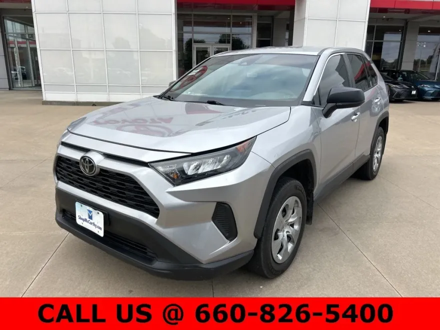 2022 Toyota RAV4 LE photo 1