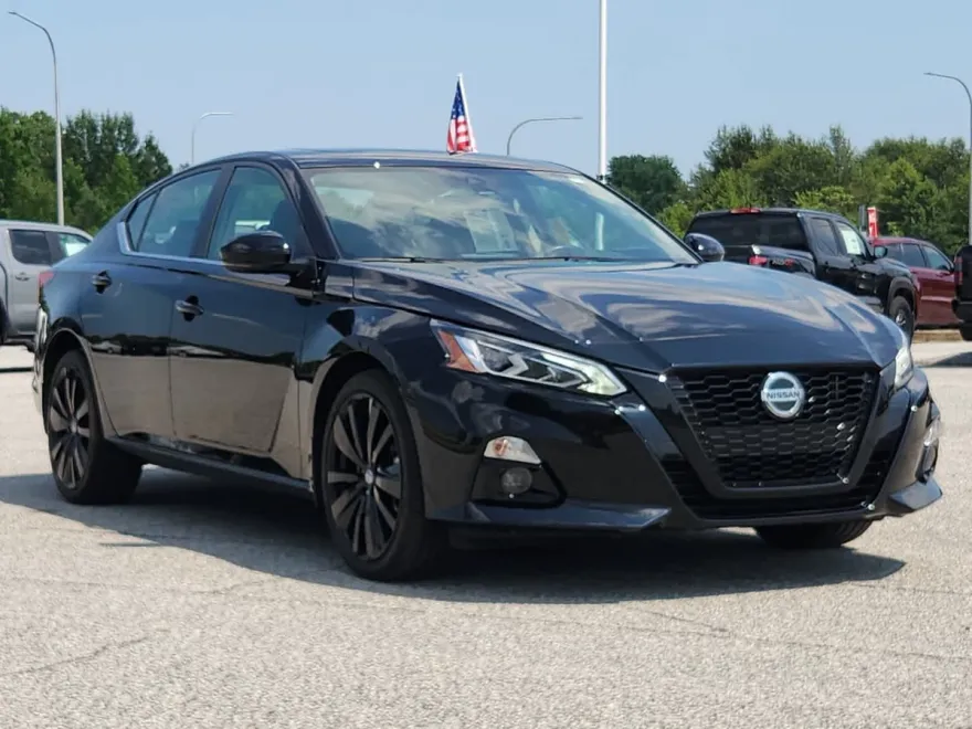2022 Nissan Altima 2.5 SR photo 1