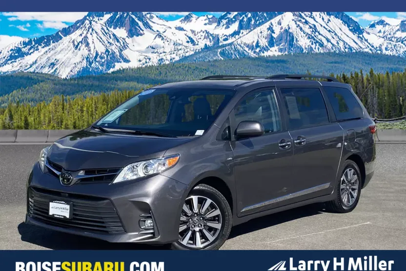 2020 Toyota Sienna XLE photo 1